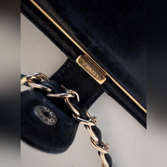Chanel Caviar Kisslock Wallet. - Picture 8 of 16